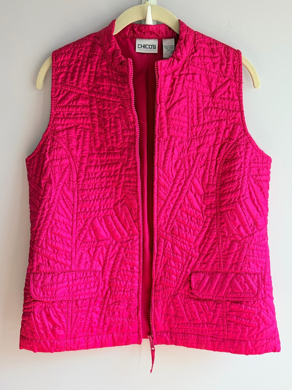 Chicos Vest Bright Pink Quilted Textured Zip Front Colorful Layering EUC Small 4